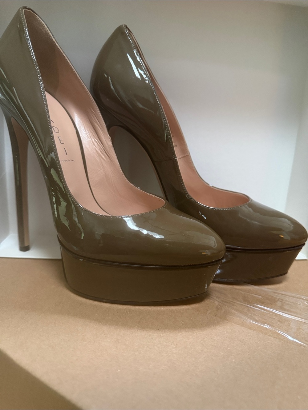 Casadei 100% calf leather Olive Green Patent Platform Pump SOLDOUT $1250 - Picture 11 of 15